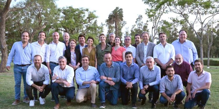 Acto en Plaza de Mayo: Kicillof va con el gabinete en pleno, mientras La Cámpora y los gremios concentran en el centro porteño