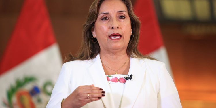 Citan a la presidenta de Perú por la represión y las más de 60 muertes en las protestas