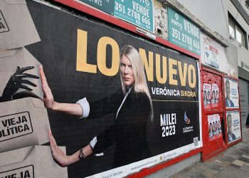 Córdoba: a un mes de la elección de gobernador, los carteles de campaña llenan las calles