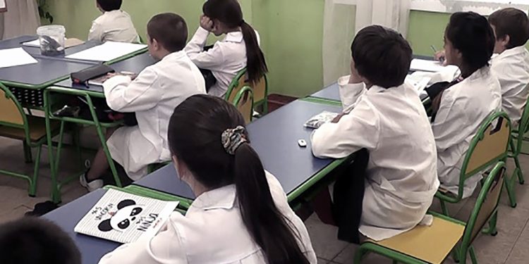 Desvalijaron el Normal 10 de Belgrano: se llevaron más de 100 notebooks, vaciaron oficinas y el buffet