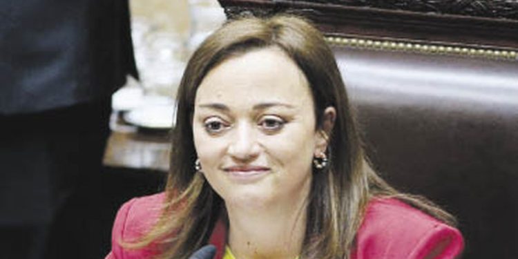 Diputados busca sesionar antes del cierre de listas y prepara nueva visita de Rossi