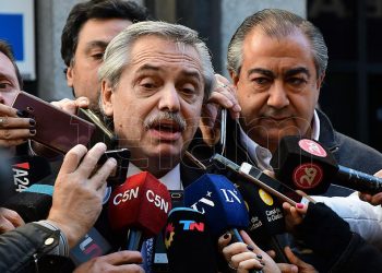 Fernández acusó al Gobierno de “no dar vacunas” y “complicar tratamientos de HIV”