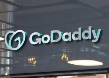GoDaddy no aceptará más pesos: el popular servicio de dominios web pasará las transacciones a dólares