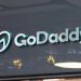 GoDaddy no aceptará más pesos: el popular servicio de dominios web pasará las transacciones a dólares