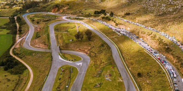Kicillof anunció inversiones para el autódromo Fangio y cuestionó las «promesas fáciles» de la oposición