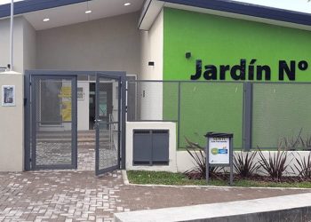 La Bonaerense reprimió a familias que protestaban por supuestos abusos en un jardín de infantes
