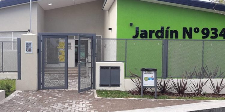 La Bonaerense reprimió a familias que protestaban por supuestos abusos en un jardín de infantes