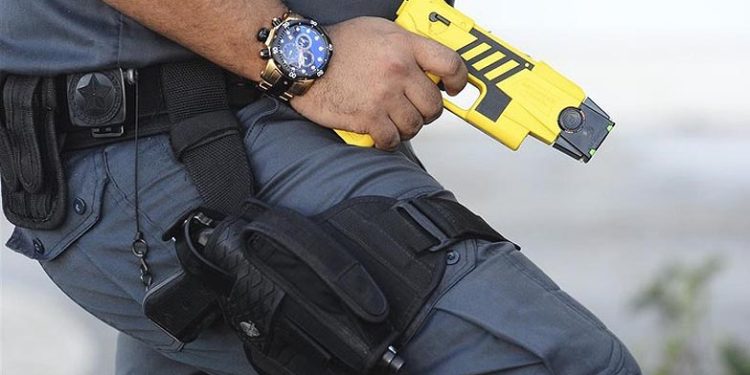 La Policía de la Ciudad comienza a utilizar las polémicas pistolas Taser