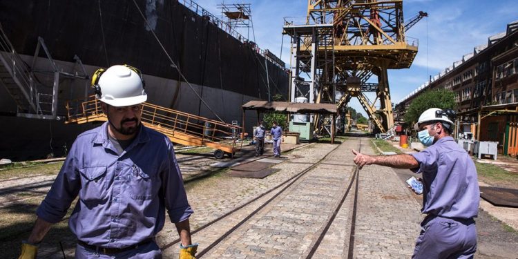 Lanzan el programa que fomenta la integración de mujeres y del colectivo LGBTI+ al Astillero Río Santiago