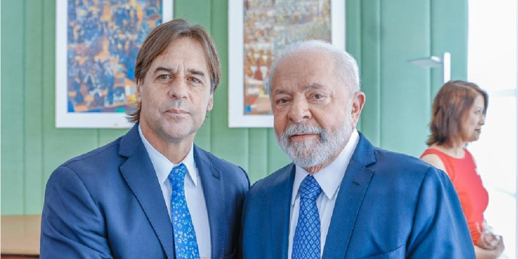 Lula da Silva retomó la idea de una moneda común en el retiro de presidentes en Brasilia