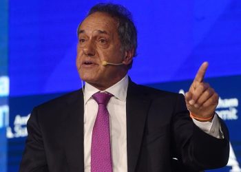 Scioli marcó la cancha: “Nunca saqué los pies del plato y no los voy a sacar jamás”