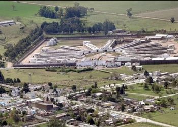 Se fugaron en una camioneta dos presos de una cárcel de Sierra Chica