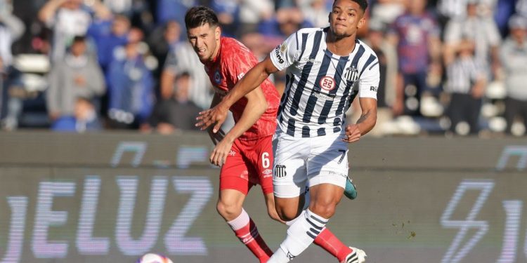 Talleres no se rinde: le ganó a Argentinos Juniors y presiona a River