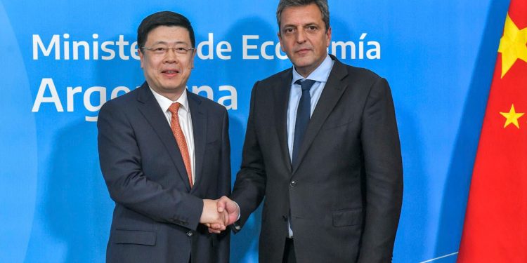 Una semana clave en China para ampliar el uso de yuanes en el comercio bilateral