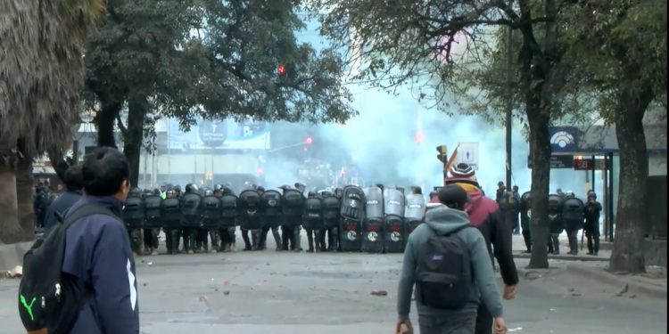 Agreden y amenazan a una docente y artista en su domicilio de San Salvador de Jujuy