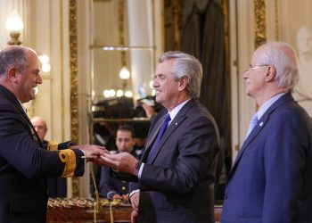 Alberto Fernández entregó sables a los nuevos generales, almirantes y brigadieres