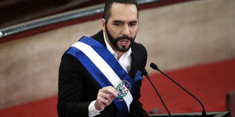 Bukele cumple cuatro años de gobierno entre críticas y aprobación popular