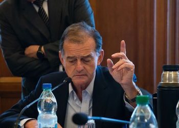 Cabildo Abierto presentó un proyecto para inhabilitar a quien mienta sobre un título académico