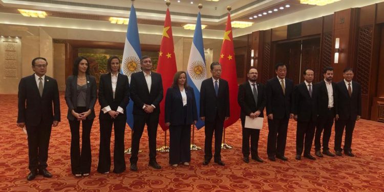 Cecilia Moreau abogó por la cooperación bilateral ante la Asamblea Popular Nacional china