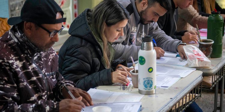 Cerraron los comicios en Chaco con una concurrencia cercana al 55%