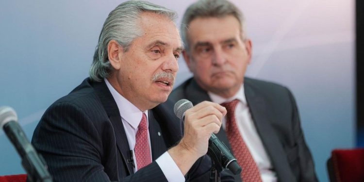 Con Juntos por el Cambio en plena interna, Alberto se mostró con Rossi y se la picó al kirchnerismo