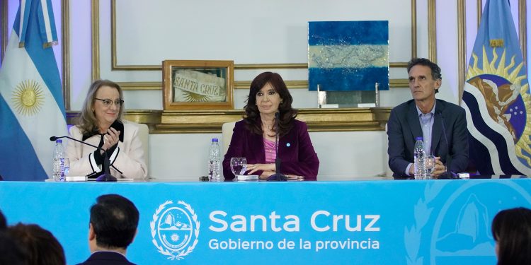 Cristina convocó a “volver a ejercer amor por la Patria”