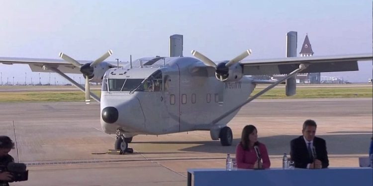 Cristina y Massa encabezaron el acto por la recuperación del avión de los «vuelos de la muerte»