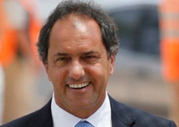 Daniel Scioli y un spot con guiño a Volver al Futuro: “lo pedís, lo tenés”