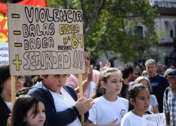 Después de la marcha docente, atacaron otras dos escuelas en Rosario