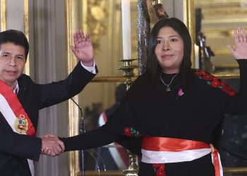 Detuvieron a la ex primera ministra de Perú durante el gobierno de Castillo