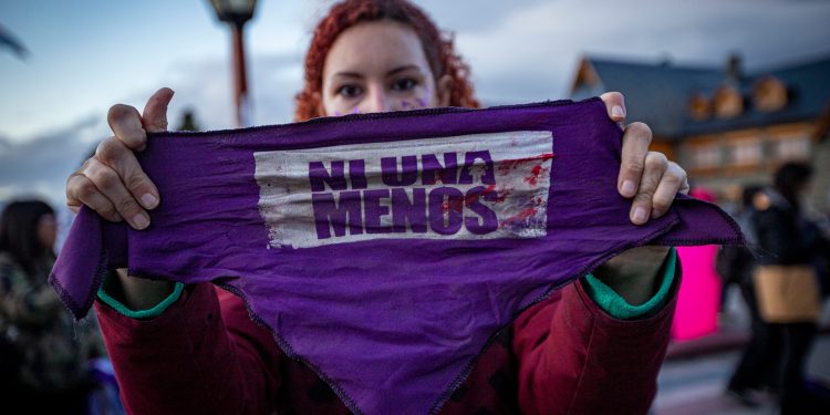 Dirigentes políticos pidieron “terminar con la violencia contra las mujeres”