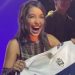 El divertido momento que protagonizó María Becerra con una camiseta de Gimnasia