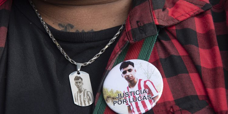 El padre de Lucas González cree que “hay mas gente implicada” en el crimen de su hijo