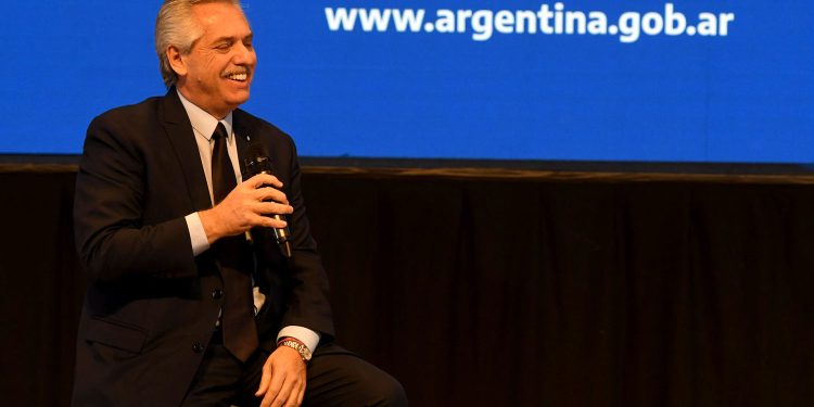 El Presidente toma la promesa de lealtad a la bandera a alumnos de escuelas públicas