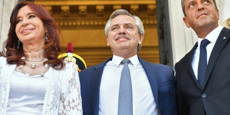 Finde a pura rosca en Unión por la Patria: del “retiro patagónico” de CFK con Máximo, al enigma Scioli