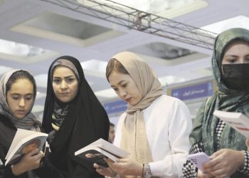 Irán debate un proyecto que prevé la obligación legal de usar el velo