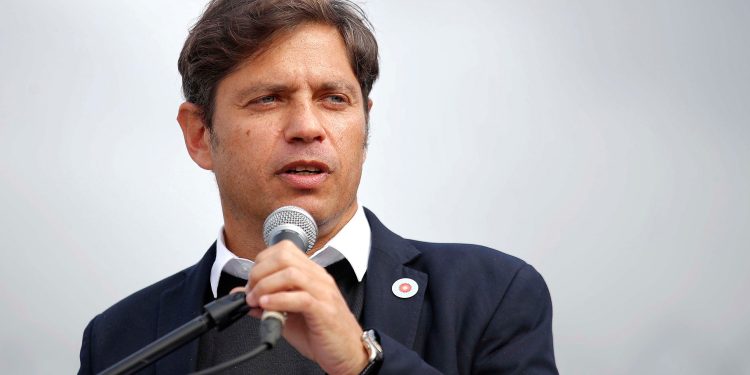 Kicillof firmó el decreto para unificar las elecciones bonaerenses