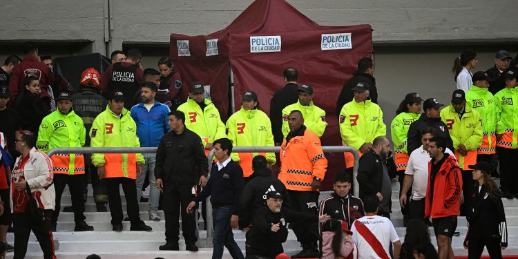 La Fiscalía extendió la clausura de la tribuna Sívori para investigar la muerte del hincha