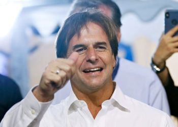Lacalle Pou tiene la aprobación del 45% de los uruguayos