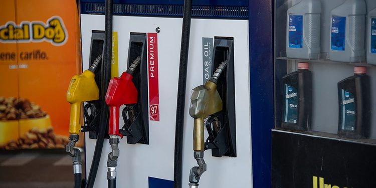 Las petroleras se suman a la baja de combustibles, ¿cómo quedan los precios?