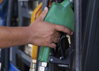 Las ventas de combustible en el litoral no repuntan pese a las medidas por la diferencia cambiaria