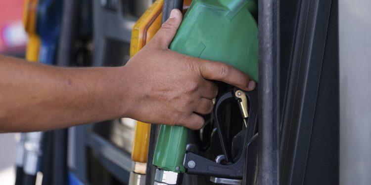 Las ventas de combustible en el litoral no repuntan pese a las medidas por la diferencia cambiaria