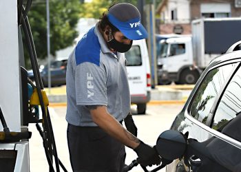 Massa advirtió a las petroleras que no pueden aumentar más del 4,5% los combustibles