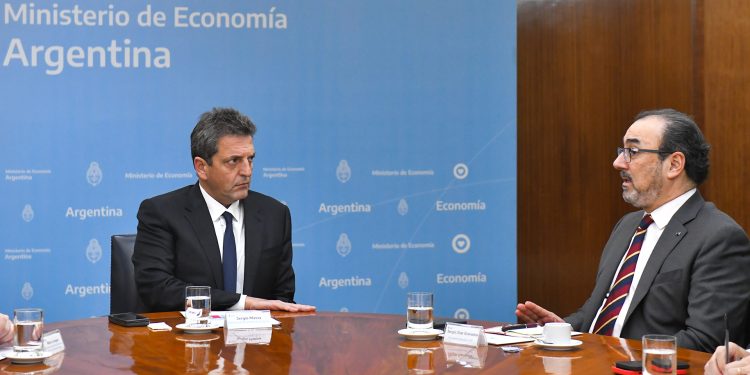 Massa dialogó con directivos de la CAF sobre el programa financiero hasta fin de año