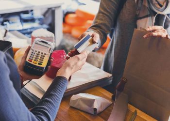 Nueva ronda de expositores sobre la problemática en relación a la comercialización con tarjetas de crédito