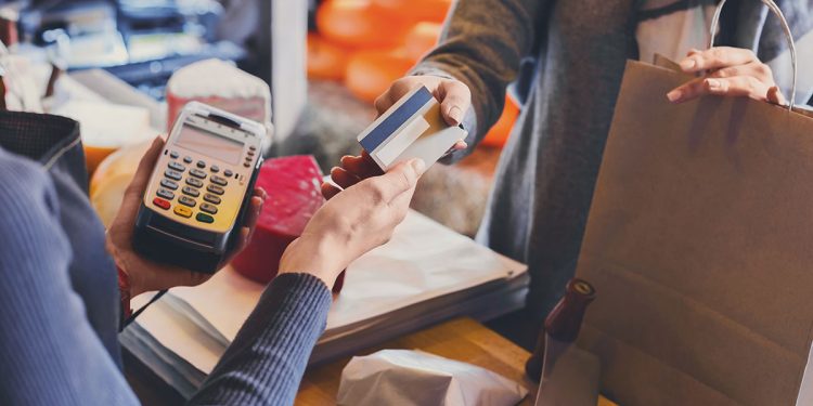 Nueva ronda de expositores sobre la problemática en relación a la comercialización con tarjetas de crédito