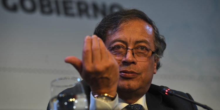 Petro negó financiamiento ilegal para su campaña, como sugieren audios