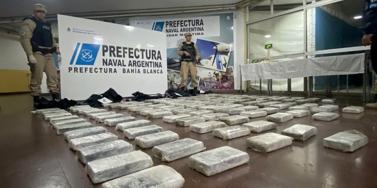 Piden juicio para cuatro presuntos narcos por arrojar 200 kilos de cocaína al mar