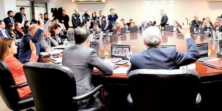 Por unanimidad, Bento suspendido y rumbo a jury en un Consejo con atípica armonía