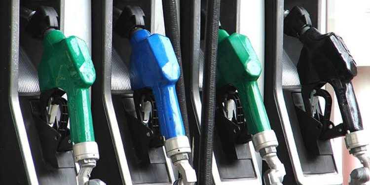 Postergan hasta noviembre el incremento de impuestos que afectan precios de combustibles